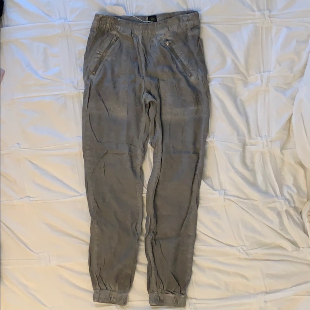 Grey washed look cargo jogger pants!